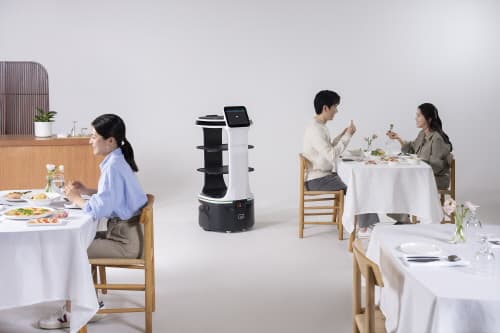 KT, 차세대 AI 서비스로봇 2종 출시