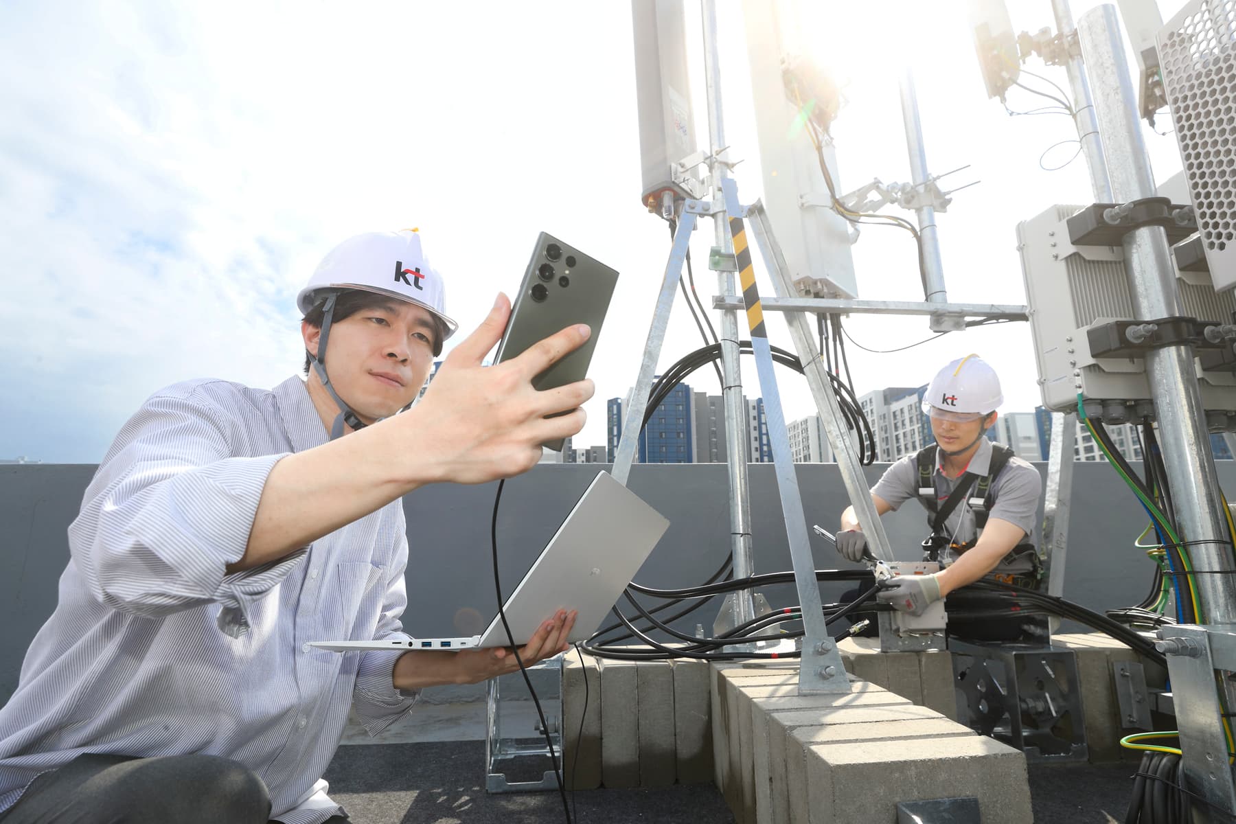 KT, 에릭슨과 5G·LTE 안테나 결합 RU 상용망 검증 성공
