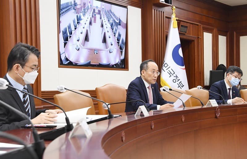 추 부총리 “수출 일부 긍정 조짐…개선세 이어질 것”