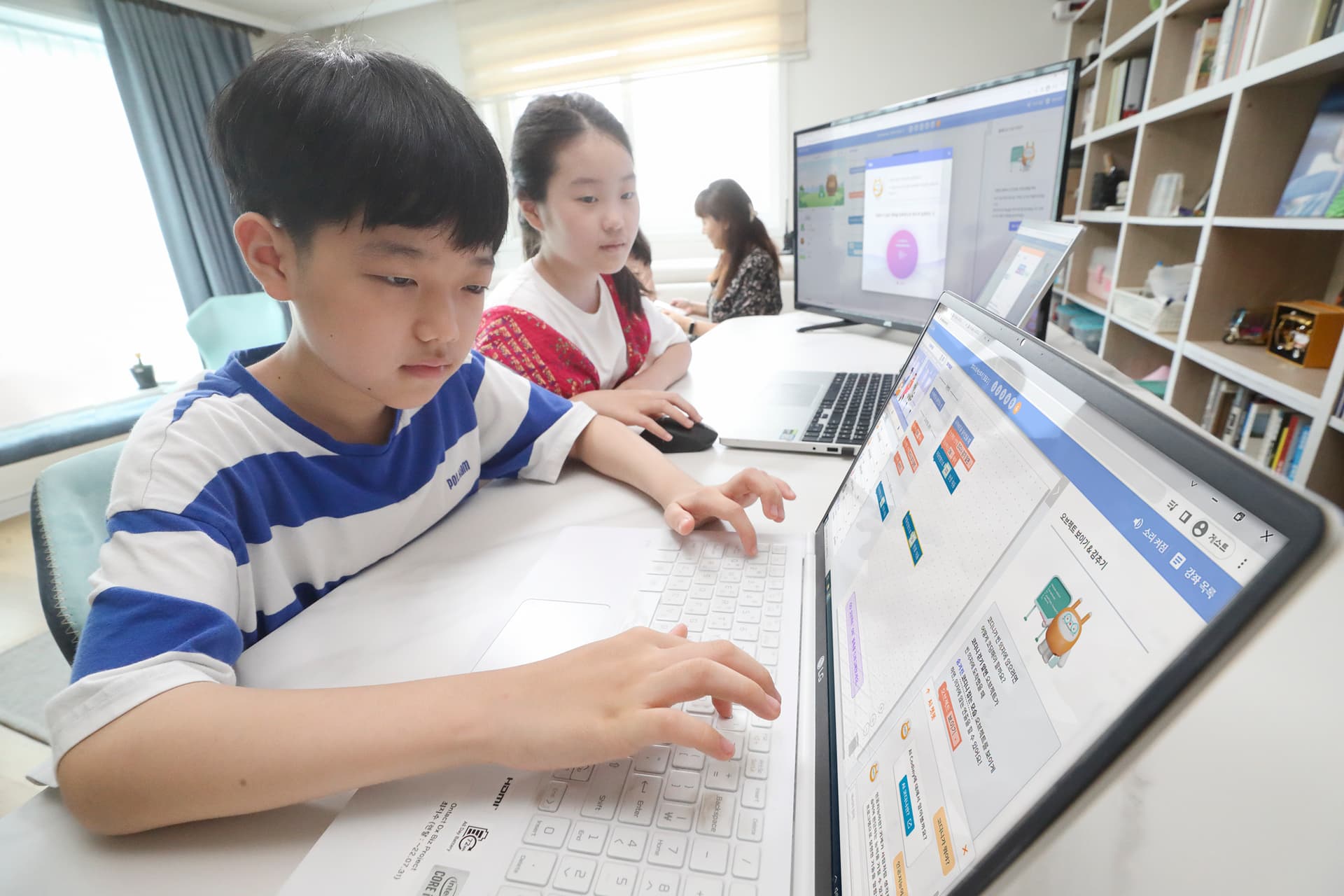 “AI 강사와 대화하며 공부해요” KT, AI 코디니에 ‘AI 튜터’ 서비스 도입