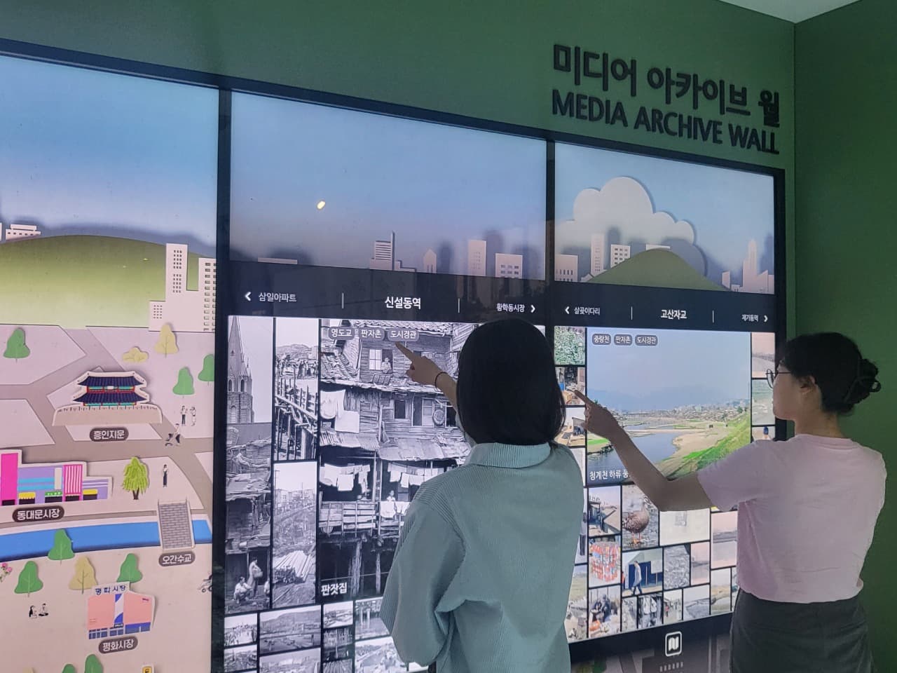 손끝으로 만나는 청계천, 스마트 청계천박물관으로 오세요!