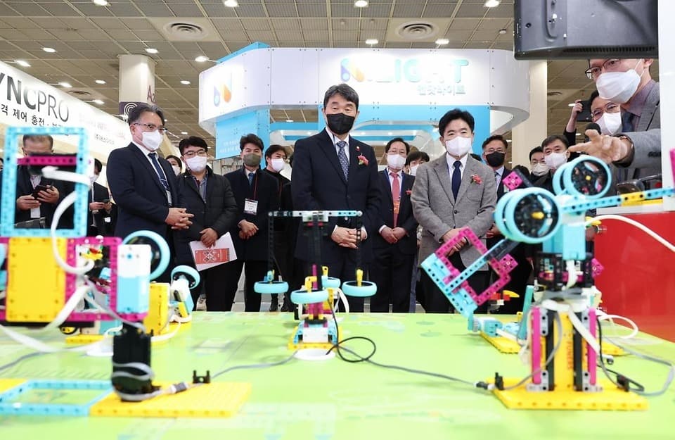 디지털 교육 전환 본격 추진…‘계약정원제’로 맞춤형 인재 양성도