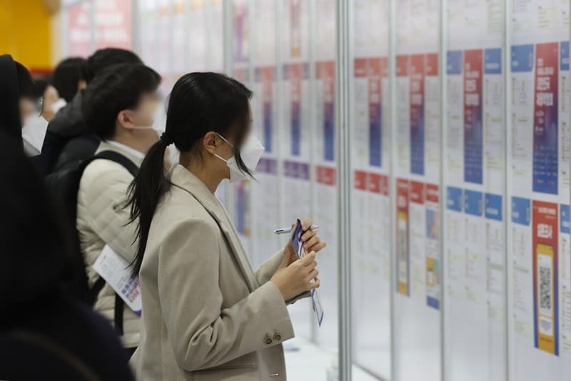 7월 고용률 63.2%로 역대 최고, 실업률 2.7%로 최저