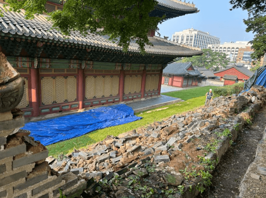 풍수해 피해로 무너진 창덕궁 인정전 담장 복구 완료