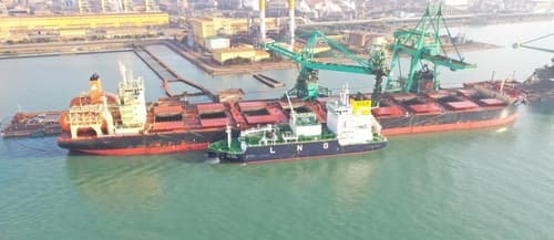한국가스공사, 국내 최초 'LNG 벙커링 동시작업' 성공