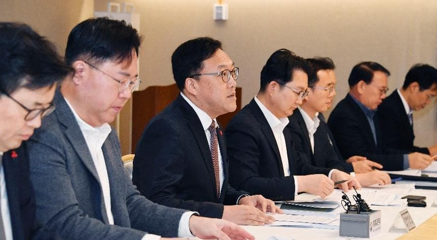 기재부 차관 “물가안정에 11조 지원…과일·채소 할인 지원 시작”