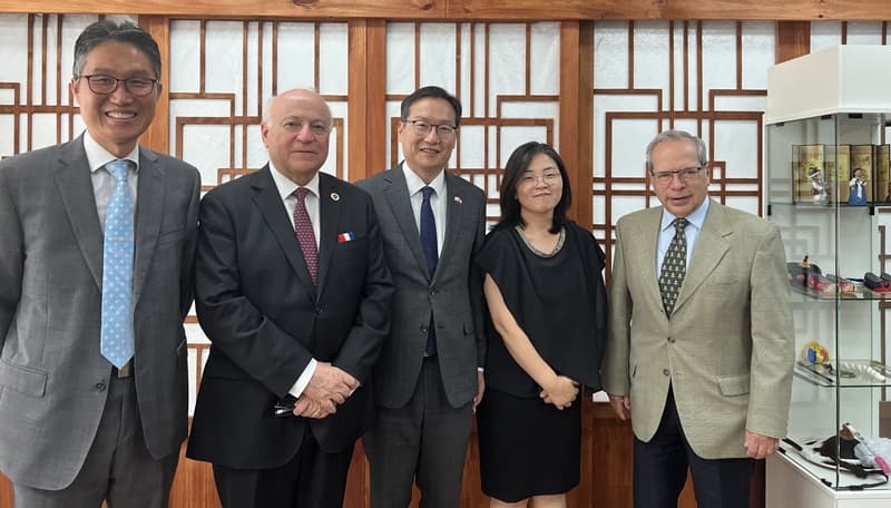 남미에 K-문화 알린다…칠레센트럴대에 ‘한국 자료실’ 개관