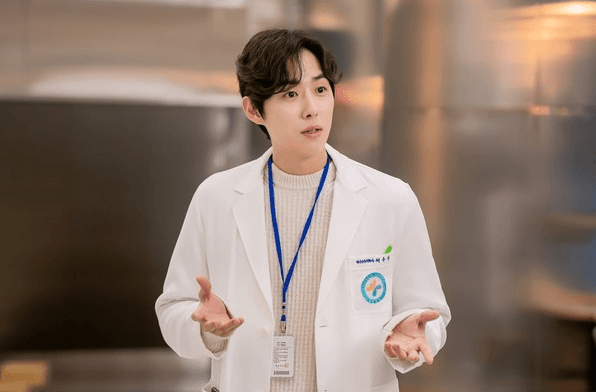 '수지맞은 우리' 백성현 첫 스틸 공개! 정의감 넘치는 훈남 의사 ‘채우리’ 役