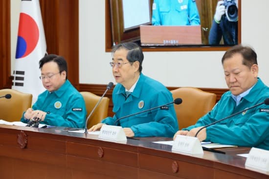 정부 “공공의료기관 진료시간 최대 연장…휴일 진료도 확대”