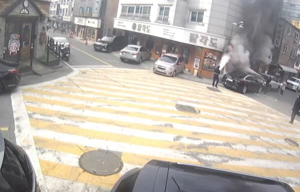 출장 중 화재 초기 진압 한 소방관 2명 화제. “불꽃을 보고 자동으로 몸이 움직였다”