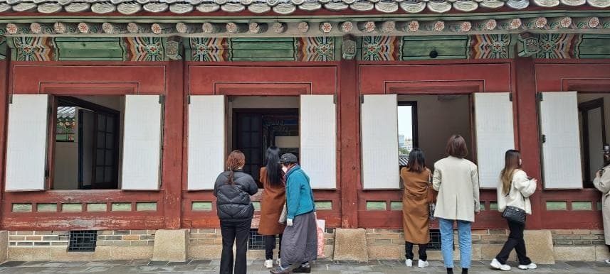 세계유산 창덕궁 주요 전각, 봄바람 쐬러 창호 ‘활짝’
