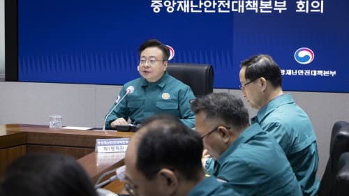 정부 “의대교수 사직, 환자 생명·건강 위협…매우 심각” 우려 표명