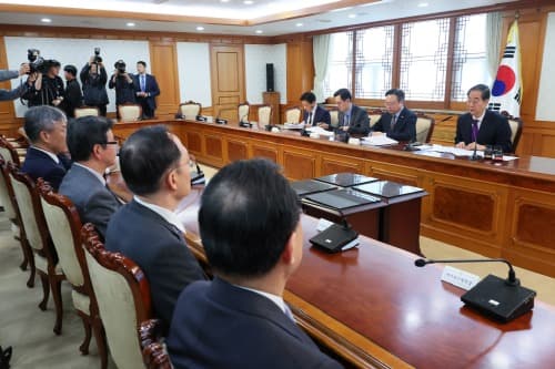 정부 “의료계를 비롯한 각계와 소통…대화의지 변함 없어”