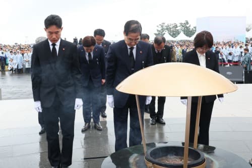 한 총리 “제주4.3, 2025년까지 추가 진상조사...세계유산 등재 노력”