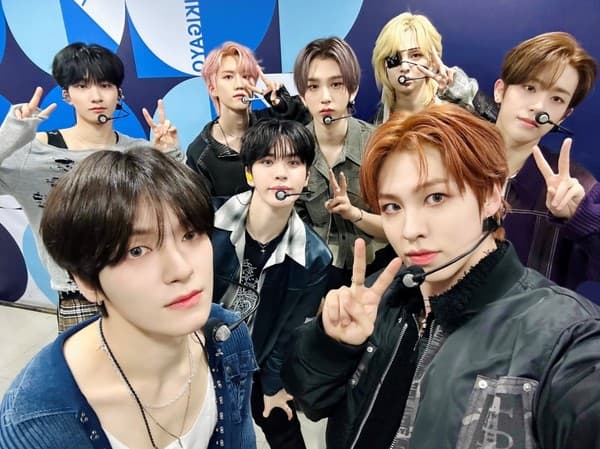 이펙스, 정규 1집으로 2연속 초동 20만 장 돌파! 한터 주간 월드+음반 차트 1위