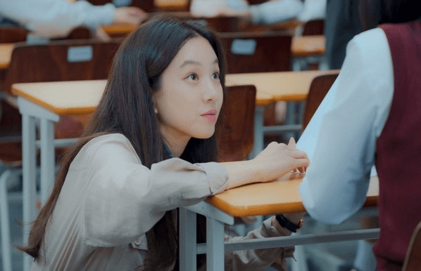 '졸업' 정려원, 베테랑 스타 강사 ‘서혜진’ 완벽 변신! 부드러운 카리스마 포착