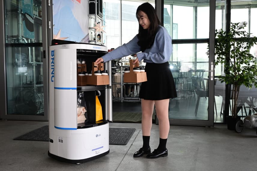 LG전자, AI 클로이 로봇 앞세워 배송 서비스 분야 디지털 전환 가속화