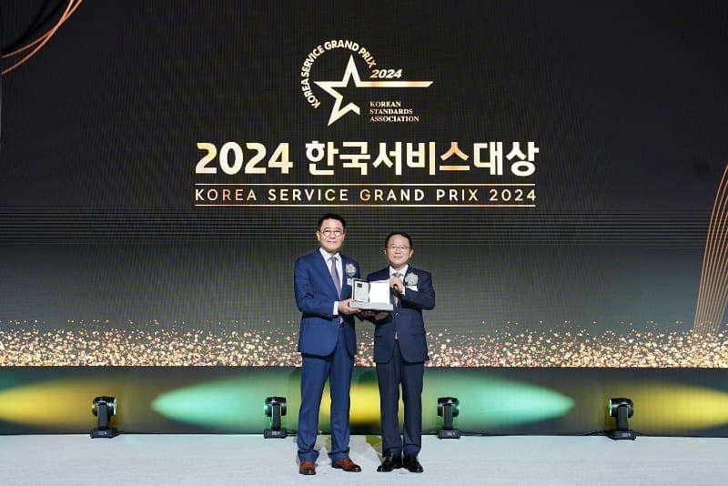 롯데건설, ‘2024 한국서비스대상’ 아파트부문 종합대상과 최고경영자상 수상
