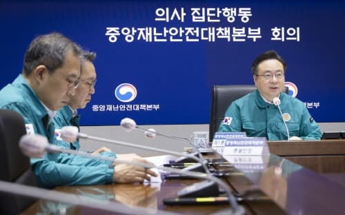 수련병원 전공의 7648명 사직 처리…하반기에 7707명 모집 신청