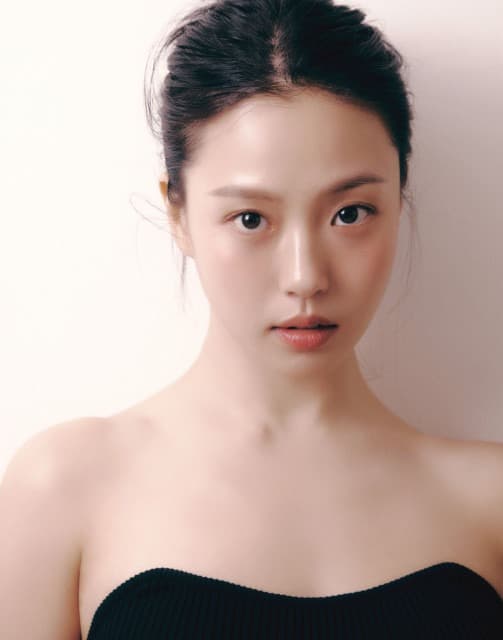 투썸플레이스, 홀리데이 시즌 모델 발탁… 고민시와 함께 겨울 장악 나선다