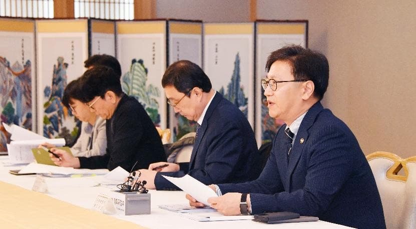소비자물가 상승률 3년 9개월 만에 최저치…“물가 하향 안정세”