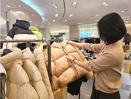겨울상품 수요 선점 나선다… 신세계百, 겨울 정기세일 돌입