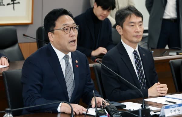 금융위원장 “시장안정 조치 적기 시행…금융정책 현안도 일관되게 추진”