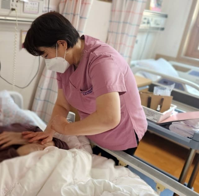 국제아로마테라피임상연구센터, 국민건강보험공단 서울요양원에서 힐링아로마테라피 프로그램 진행 와상 어르신 대상 오감자극 아로마프로그램