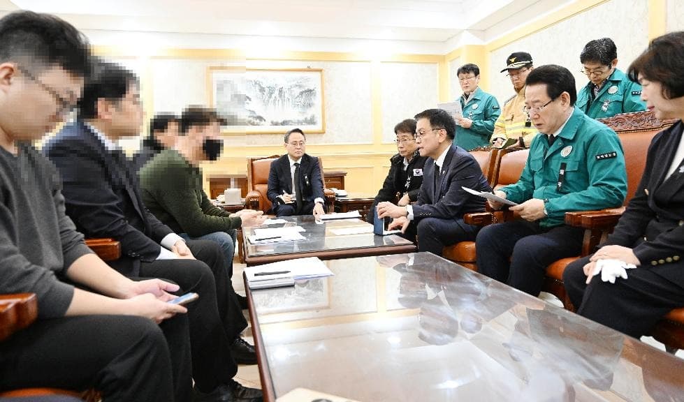최상목 권한대행 “저소득 유가족에 긴급생계비 지원…추가 방안도 검토”