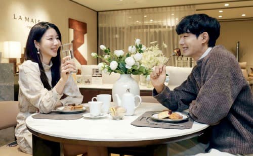 신세계百, 봄 식탁, 원목과 세라믹 어우러진 까사미아 가구 어떠세요?