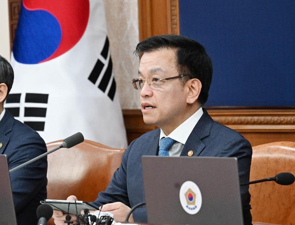 최 권한대행 "부동산 관련 규제·금융 등 수단 총동원, 집값 상승 요인 차단"