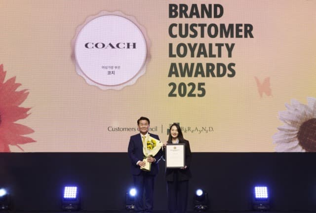 코치 ‘2025 브랜드 고객충성도 대상’ 여성 가방 부문 1위 수상