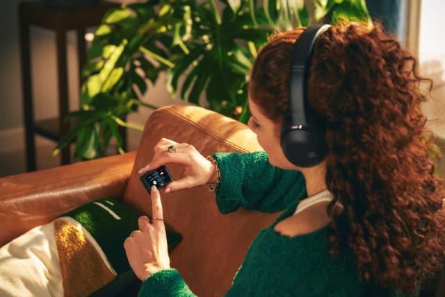 JBL, 가장 진보한 노이즈 캔슬링 무선 헤드폰 JBL Tour ONE M3 SMART Tx 출시