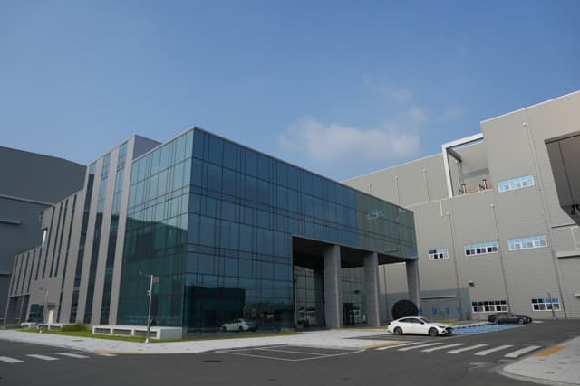 엘앤에프, 자체 개발 생성형 AI ‘루시드’ 도입으로 디지털 혁신 가속화
