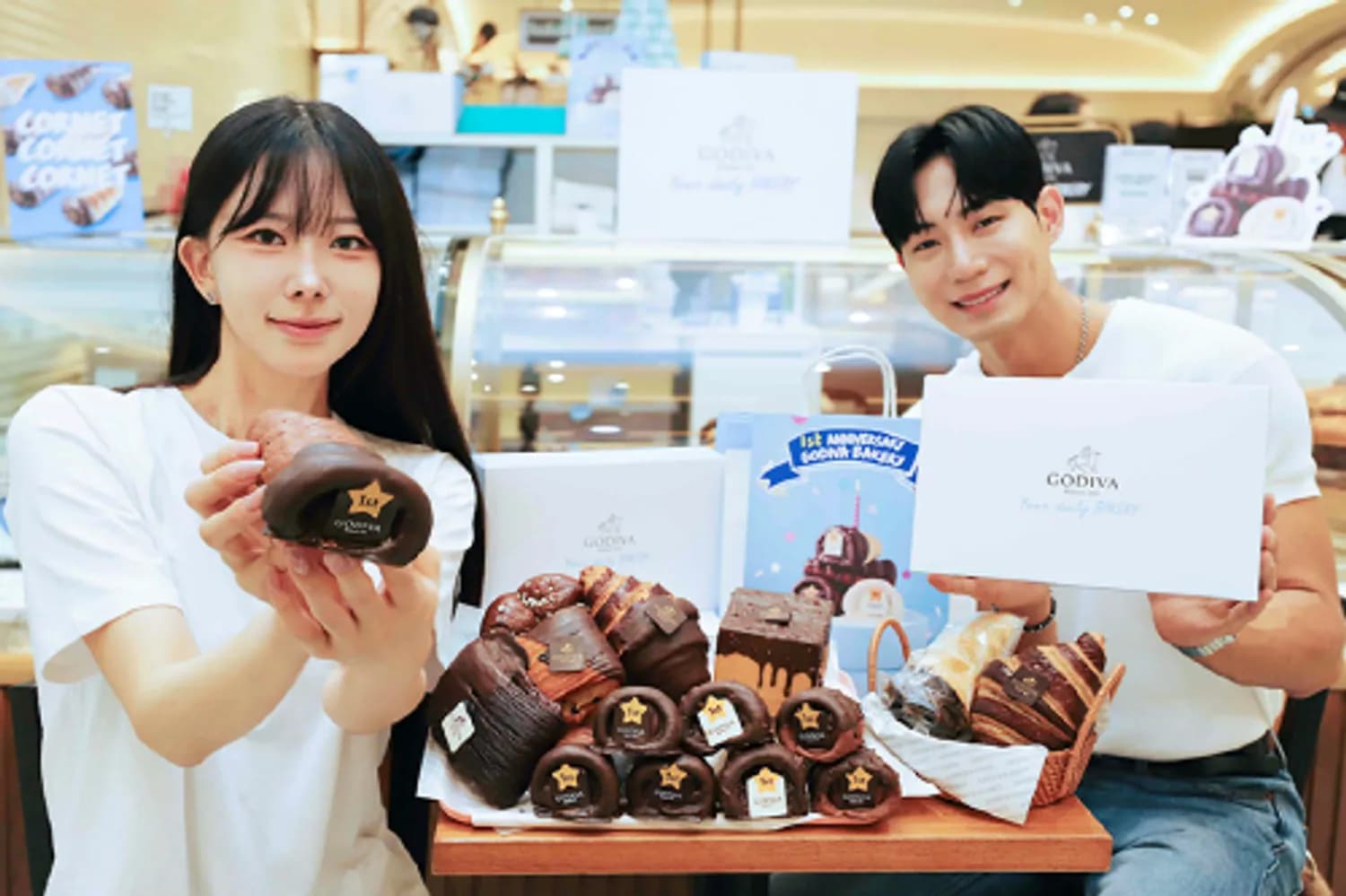 신세계百, 벨기에 초콜릿 품은 ‘고디바 소라빵’ 맛보세요