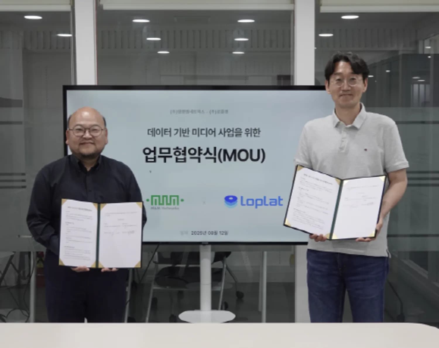 엠앤엠네트웍스-로플랫, AI·위치데이터 융합 디지털 옥외광고 플랫폼 협업