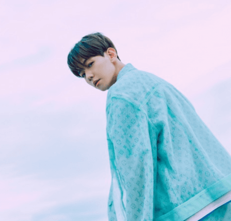 엑소 백현, 솔로 앨범 컴백 기념 네이버 V 라이브 25일 오후 5시 생방송!