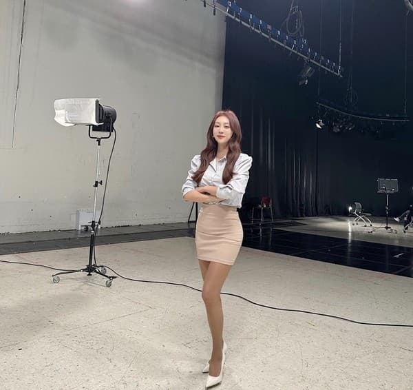 아나운서 박지영, 어나더 레벨 눈부신 미모…군살 없는 완벽 콜라병 몸매로 ‘시선 집중’