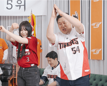 ‘찐팬구역’ 배우 윤경호, 직관 경기서 패배 후 사람 피해 다녔다 고백!