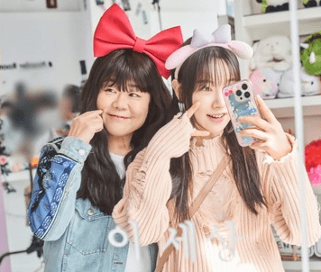 '낮과 밤이 다른 그녀' 이정은-정은지-김아영, 세대초월 특급 우정 발휘! 낙엽만 굴러가도 배꼽 잡는 절친 모멘트 포착!